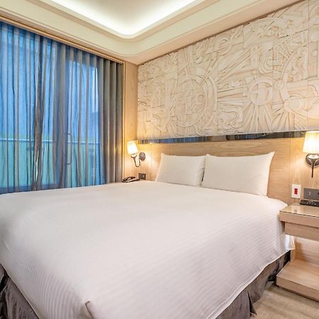 Guide Hotel Taichung Ziyou Exterior foto