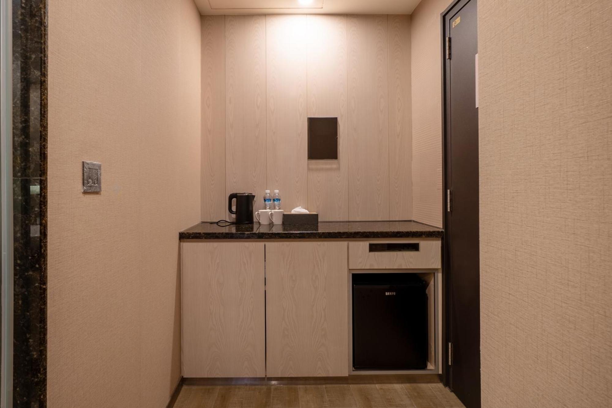 Guide Hotel Taichung Ziyou Exterior foto