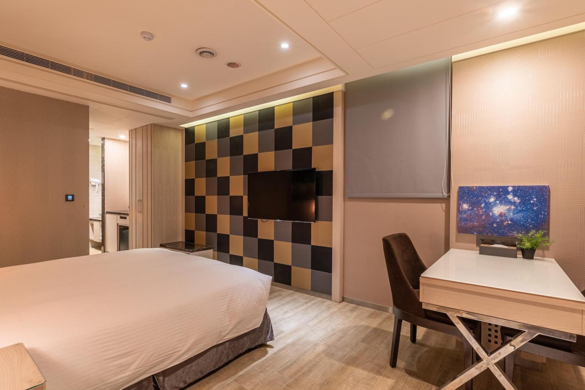 Guide Hotel Taichung Ziyou Exterior foto