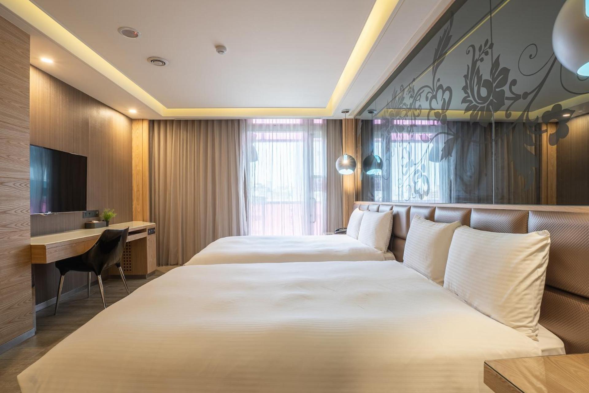 Guide Hotel Taichung Ziyou Exterior foto