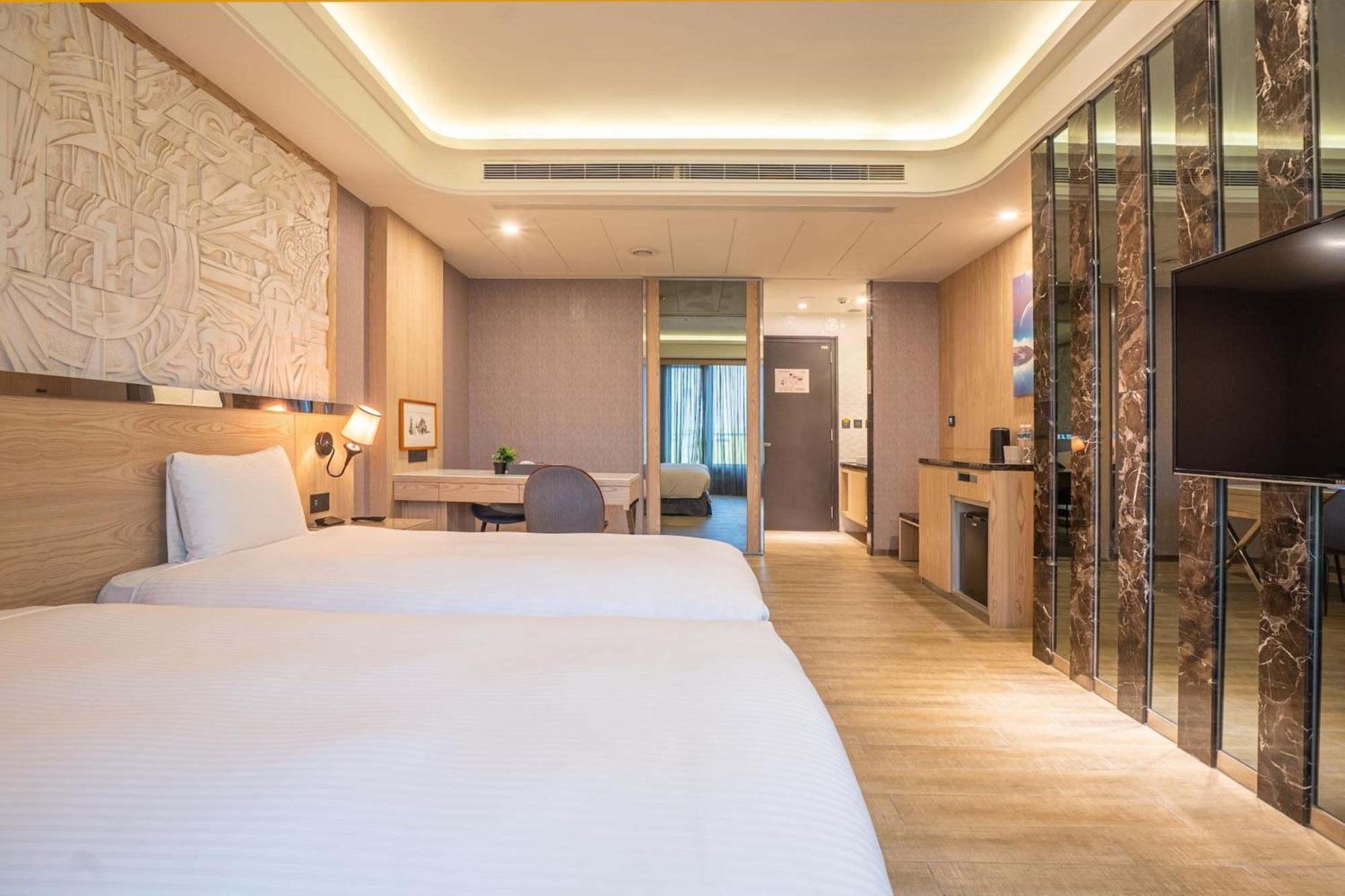 Guide Hotel Taichung Ziyou Exterior foto