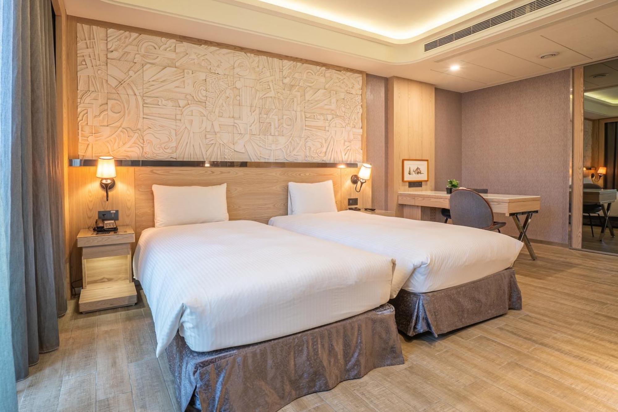 Guide Hotel Taichung Ziyou Exterior foto