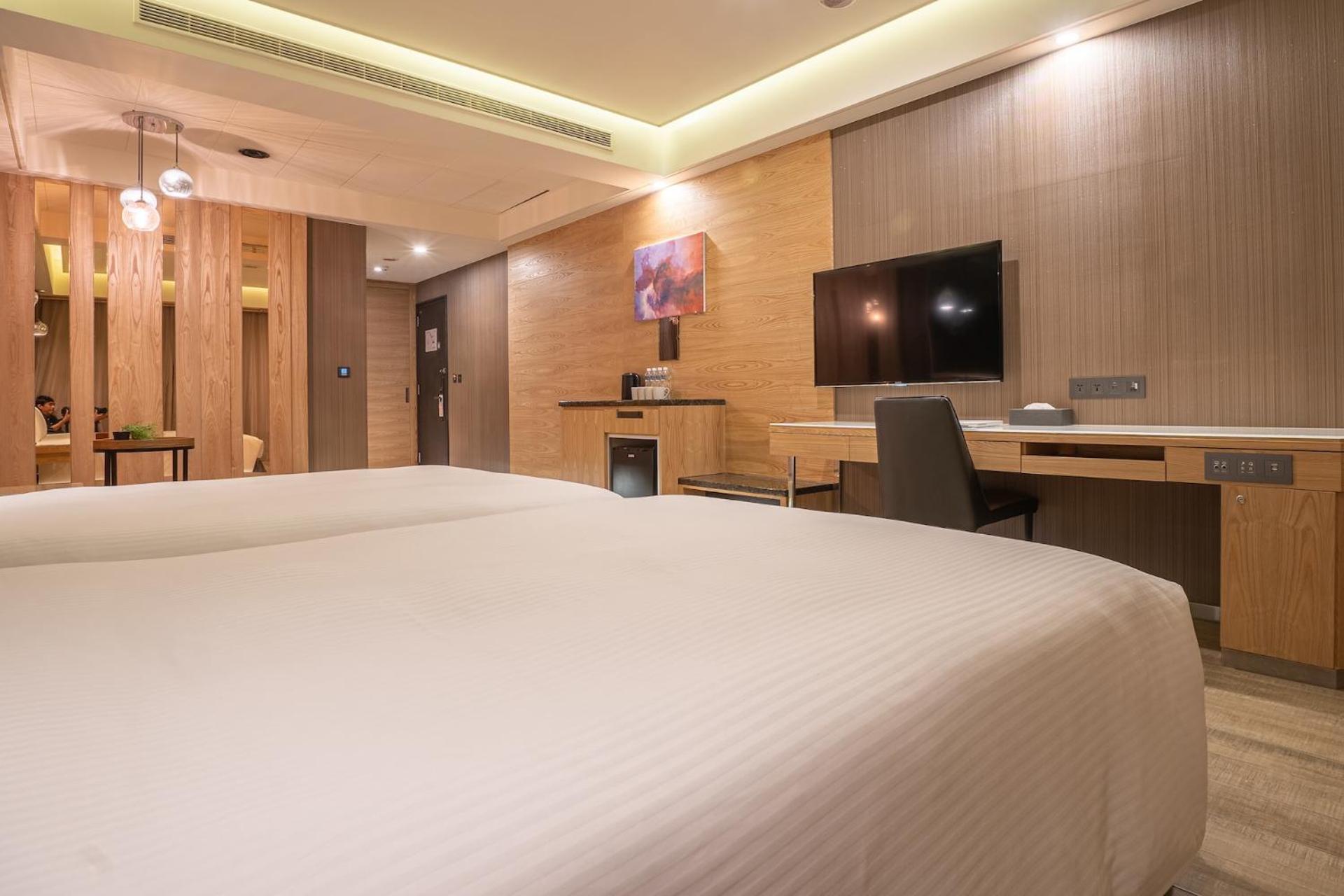 Guide Hotel Taichung Ziyou Exterior foto